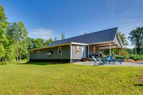 Cozy Clarkesville Getaway with Fire Pit!